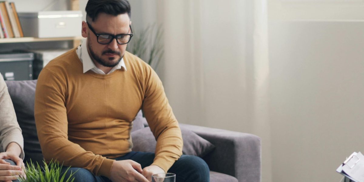 A therapist actively guiding family members to practice new responses and interrupt old anxious patterns.